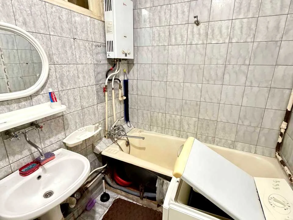 Apartment. Dnipro, Dmytra Yavornytskyi Ave. (Karl Marx)