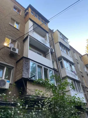 Трехкомнатная с ремонтом и мебелью у парка и моря на пр.