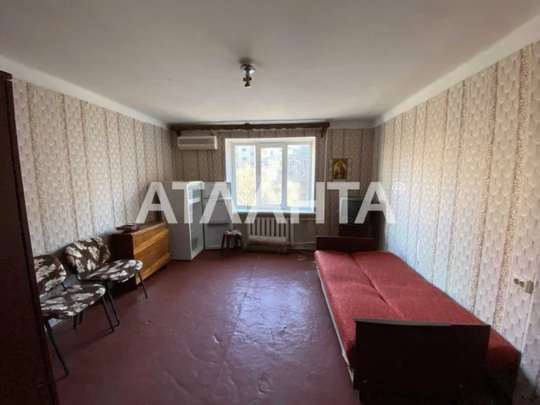 A spacious room in a brick house on ul. Joliot Cury