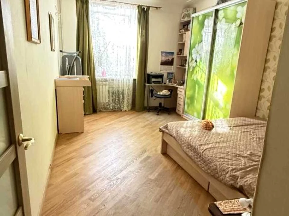 Apartment. Kharkiv, Industrial Avenue (Frunze)