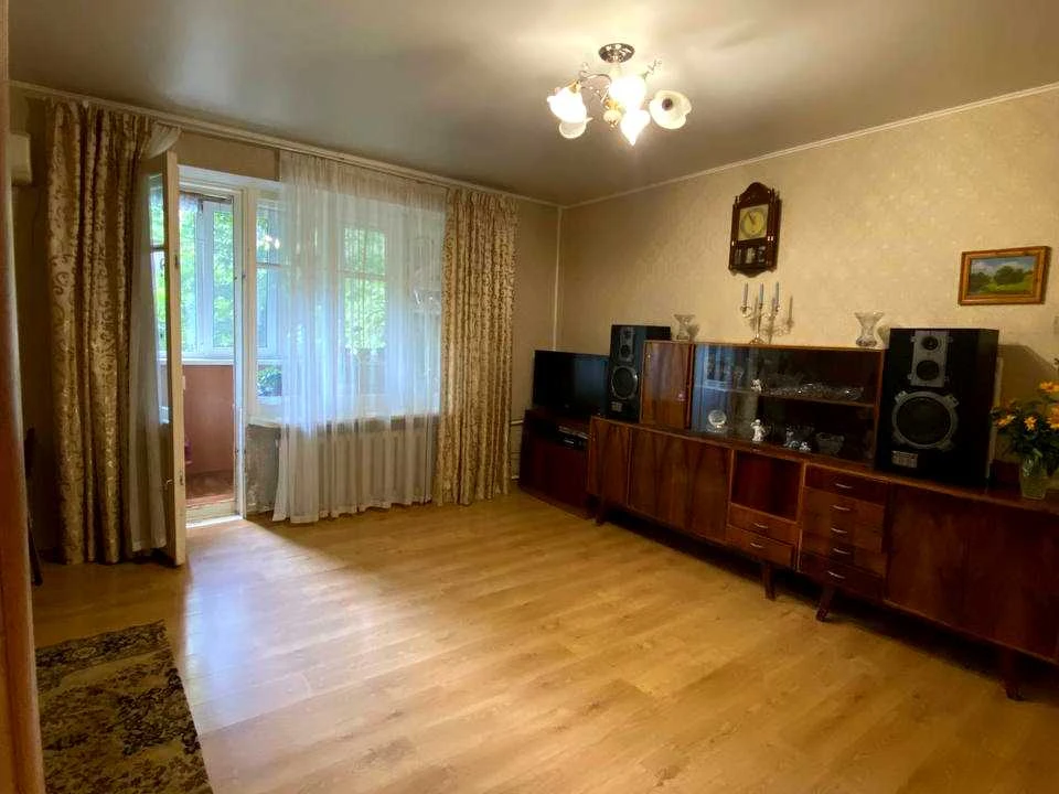 Квартира. Запорожье, Университетская пл. (Советская)