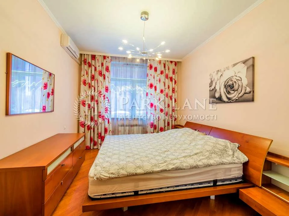 Квартира. Киев, ул. (Горького)