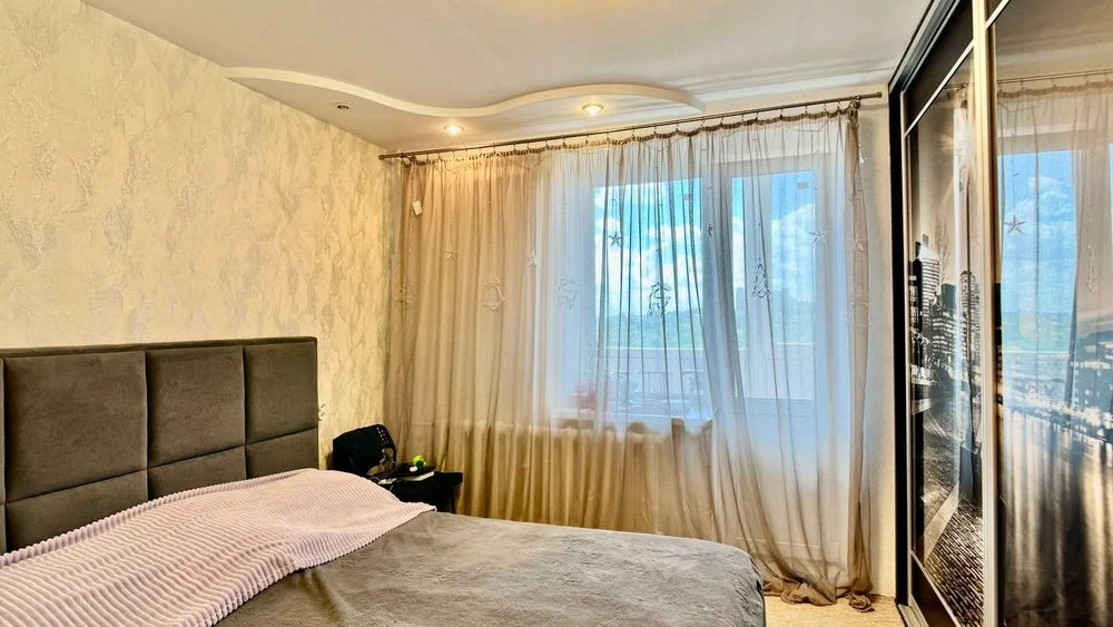 Продажа 3-х комн кв-ры в центре Днепра высотный дом