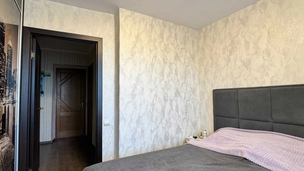 Продажа 3-х комн кв-ры в центре Днепра высотный дом