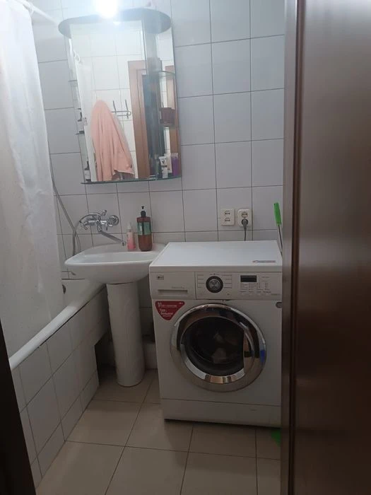 I am selling a 3-room apartment on the embankment of the Sheraton district.