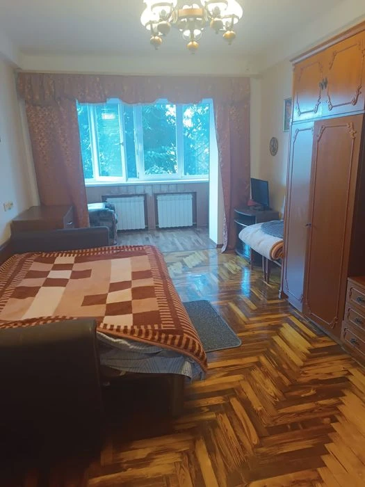 I am selling a 3-room apartment on the embankment of the Sheraton district.