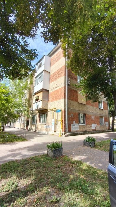 Exclusive! Two-bedroom apartment, 39 sq. m., for sale near Maselskogo metro station.