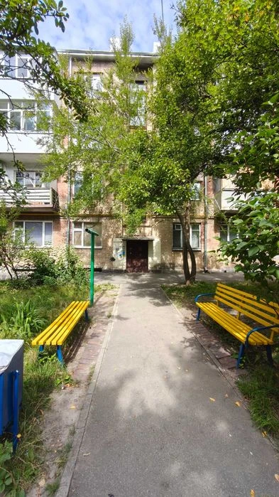 Exclusive! Two-bedroom apartment, 39 sq. m., for sale near Maselskogo metro station.
