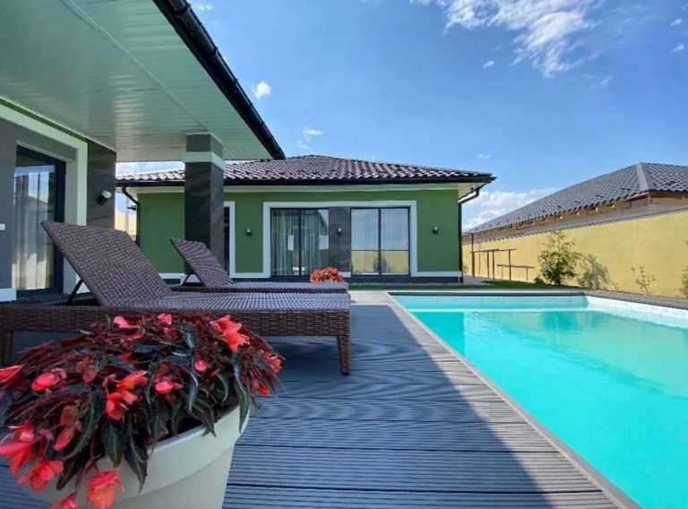 Sale of a 1-story house with a swimming pool in the Academic neighborhood