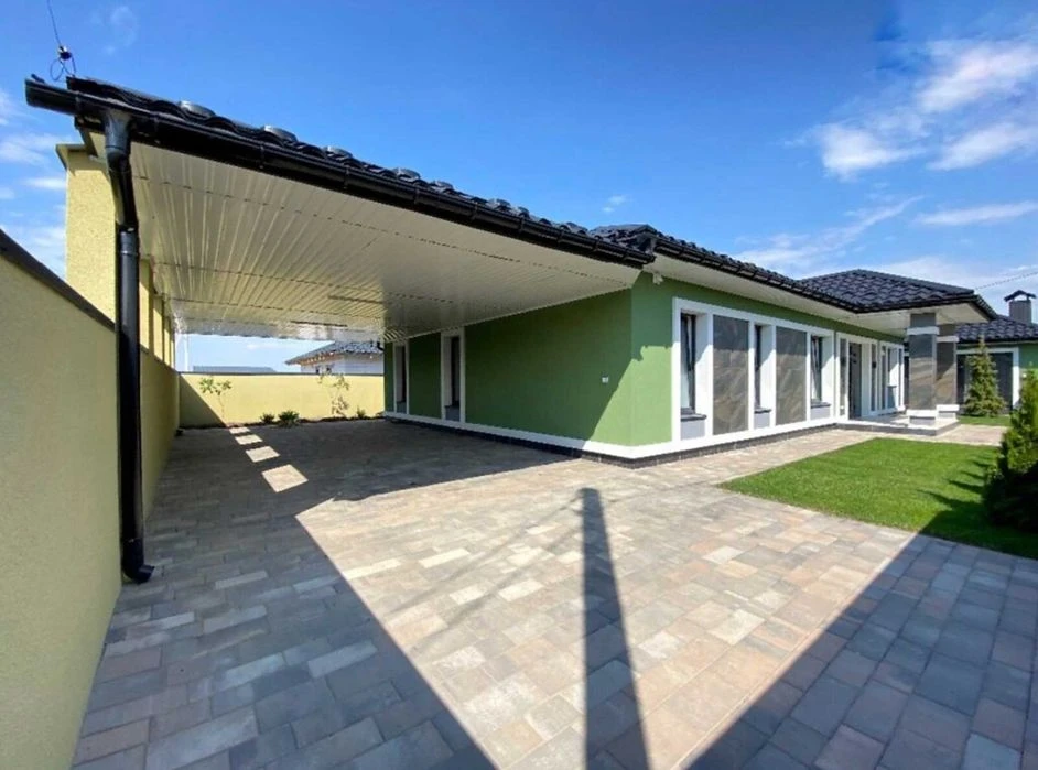 Sale of a 1-story house with a swimming pool in the Academic neighborhood
