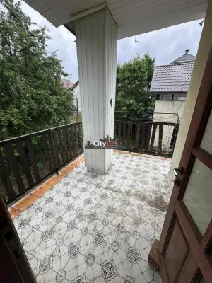 Продається просторий будинок для великої родини або двох сім