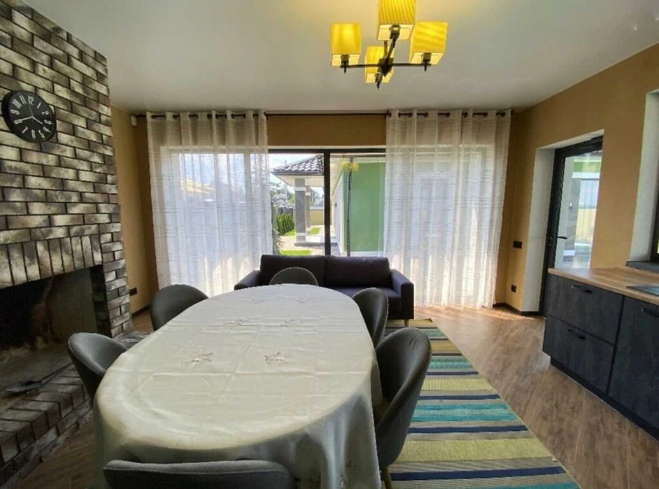Sale of a 1-story house with a swimming pool in the Academic neighborhood
