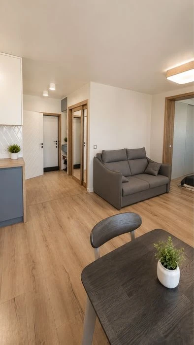 Two-level apartment 77 m² — premium renovation, generator, W