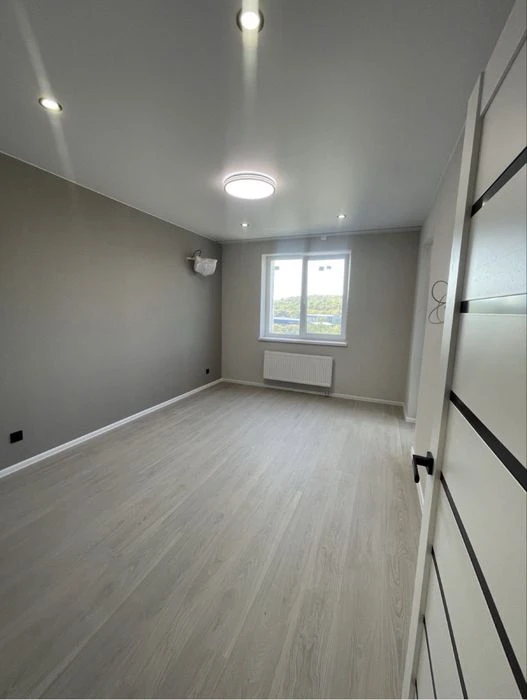 The best apartment in Gidropark is a Euro-double apartment, 41 sq m, near the Kyivskaya metro station.