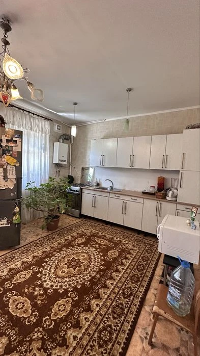 Продам просторий будинок