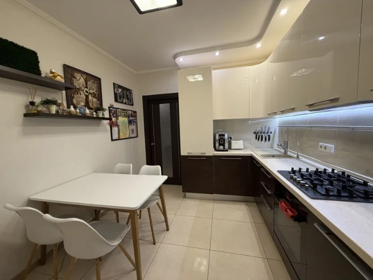 Sale of a spacious 2-room apartment in the residential complex "Crystal Springs"