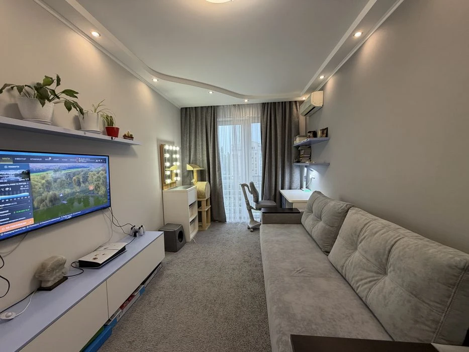 Sale of a spacious 2-room apartment in the residential complex "Crystal Springs"