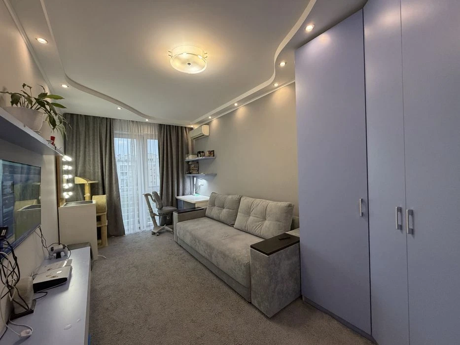 Sale of a spacious 2-room apartment in the residential complex "Crystal Springs"