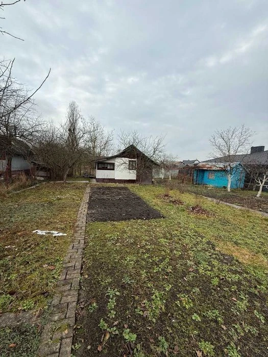 Продається дача в місті (р-н Хоткевича)