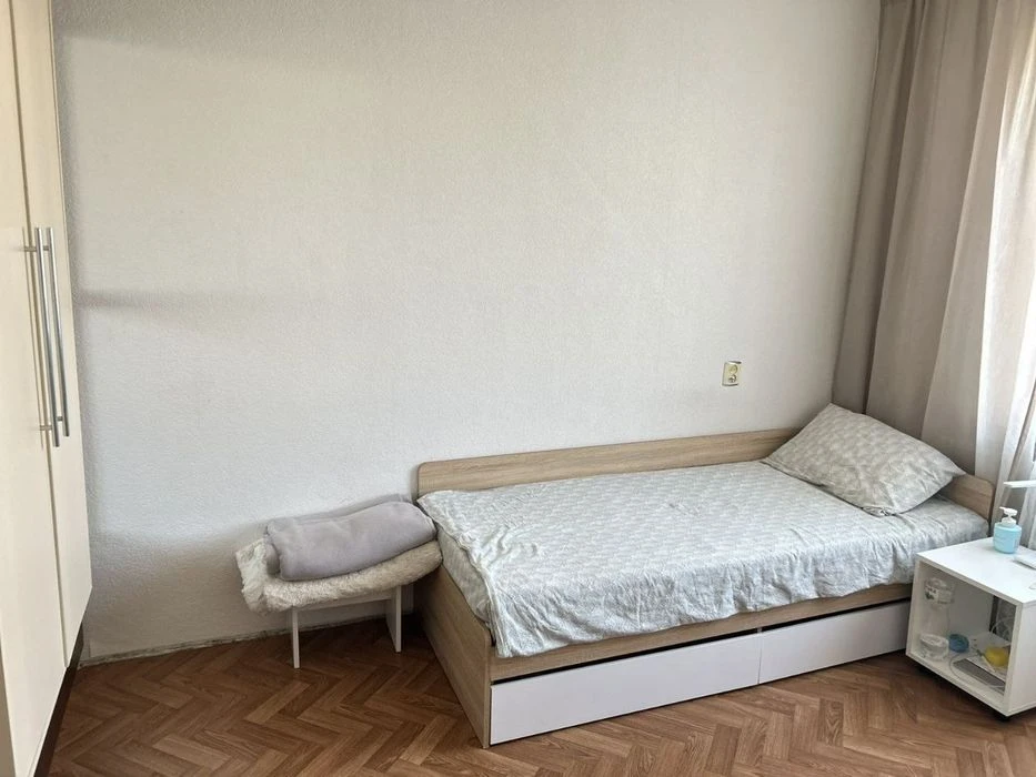 Продам квартиру низ пр. О. Поля.
