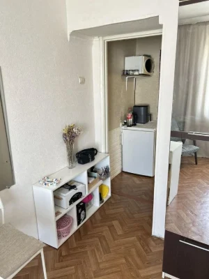Продам квартиру низ пр. О. Поля.