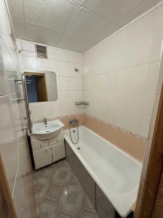 Two-room apartment for sale in Pavlovo Pole, 5 minutes from the metro.