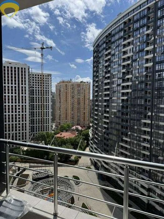 Продам 1 комнатную квартиру с дизайнерским ремонтом ЖК Атмо.