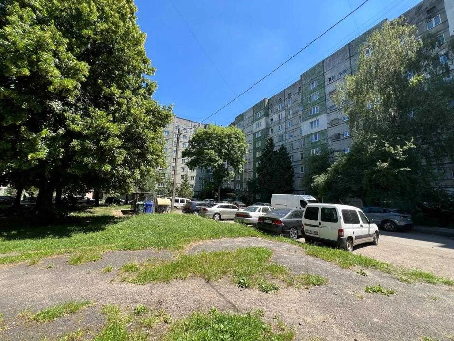 For sale three-room apartment on Sykhivska Street, Lviv