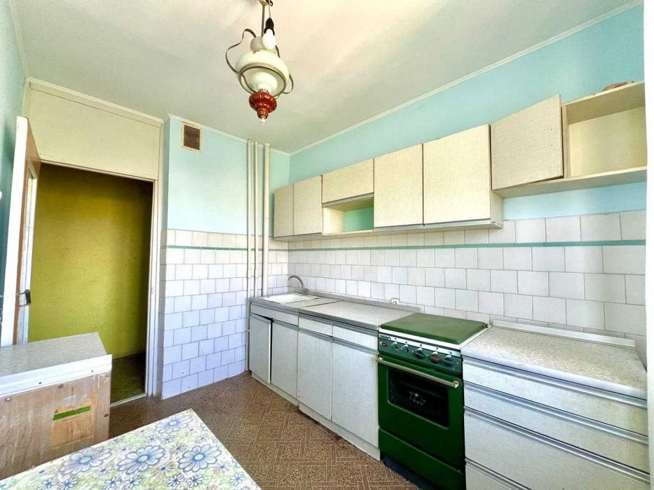 For sale three-room apartment on Sykhivska Street, Lviv