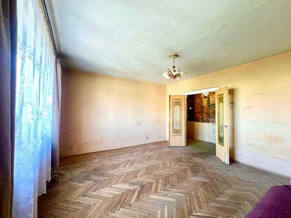 For sale three-room apartment on Sykhivska Street, Lviv