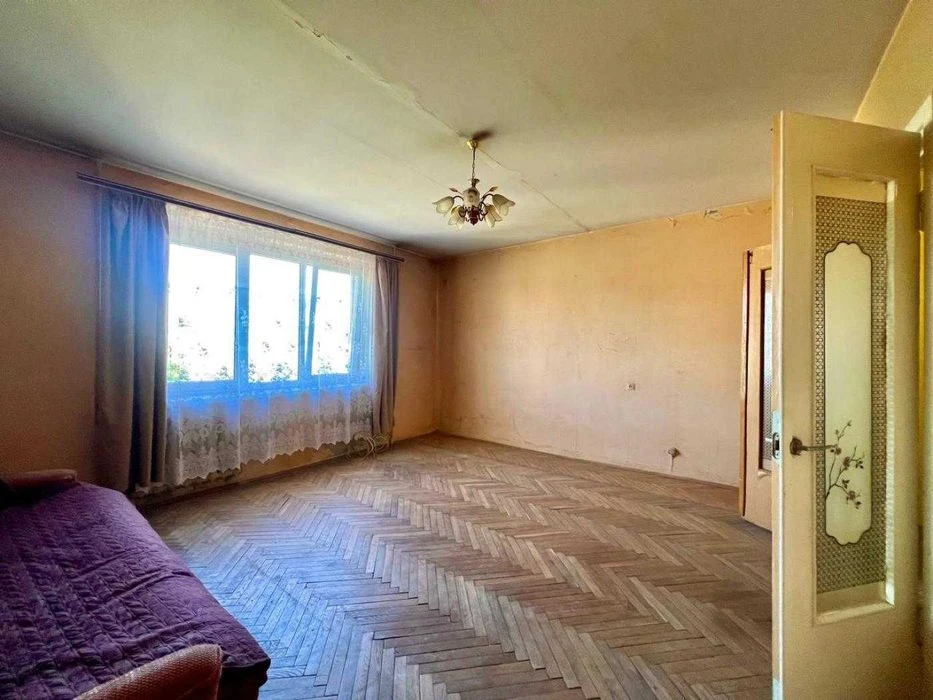 For sale three-room apartment on Sykhivska Street, Lviv