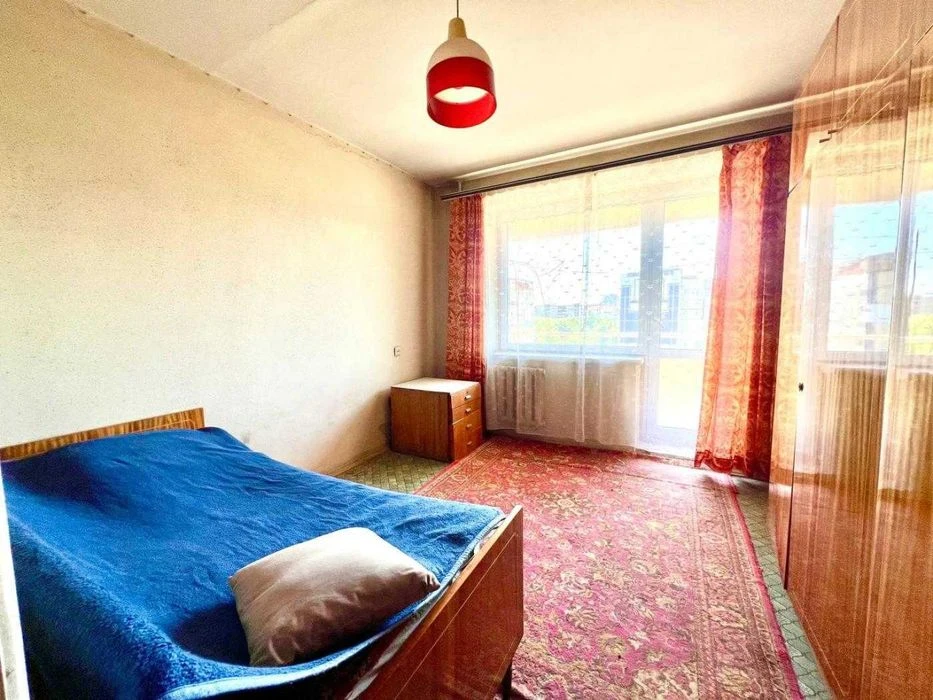 For sale three-room apartment on Sykhivska Street, Lviv