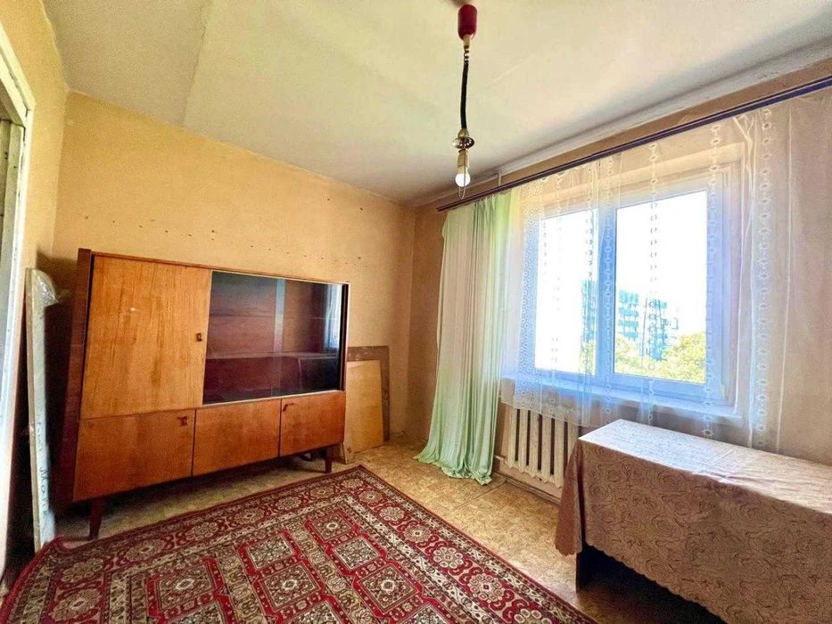 For sale three-room apartment on Sykhivska Street, Lviv
