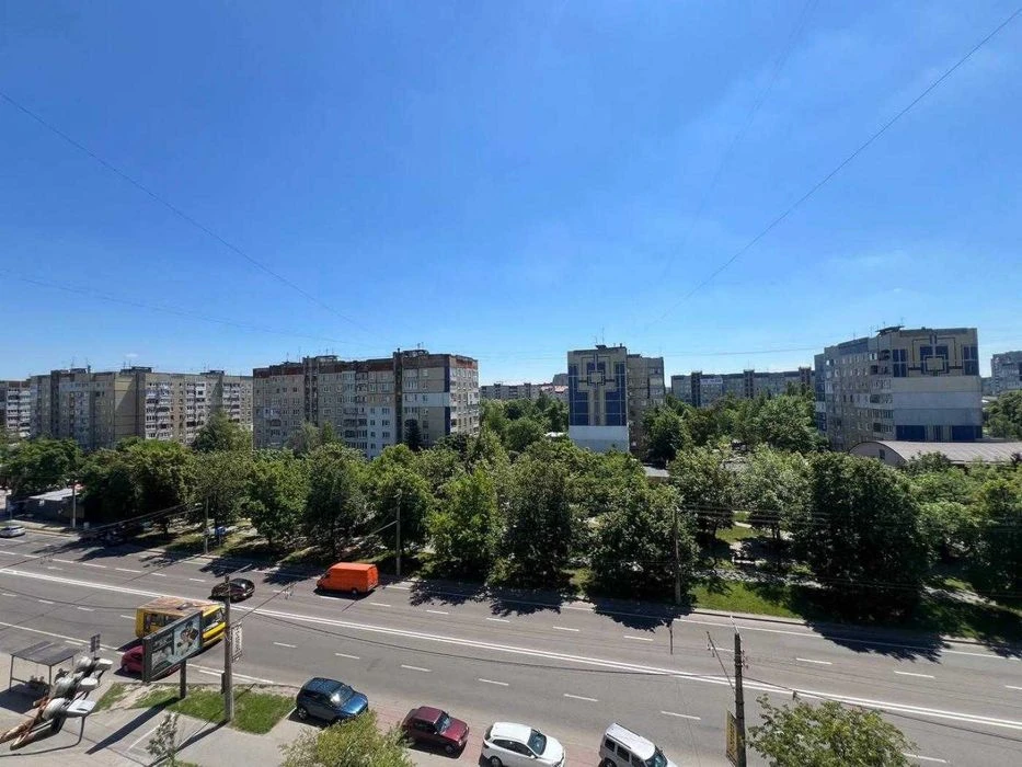 For sale three-room apartment on Sykhivska Street, Lviv