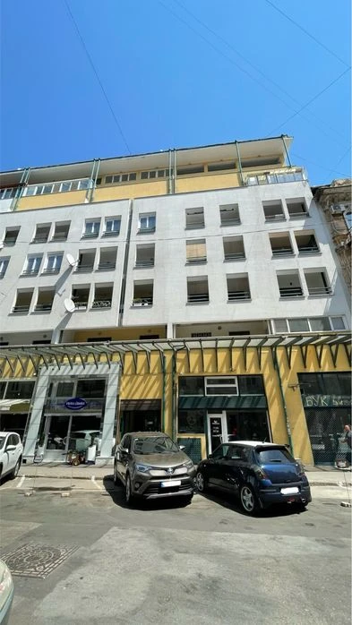 Продам 2х ком квартиру в центре! Вице-Адмирала Жукова. Дериб