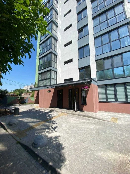 Продаж 1 к квартири 78 м.кв. на вул. Костянтина Василенка 45