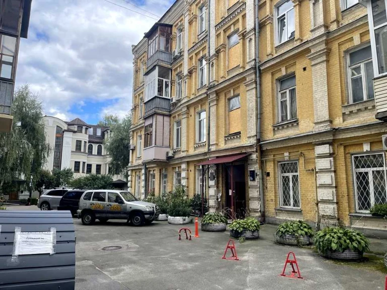 Apartment. Kyiv, Spasskaya St.