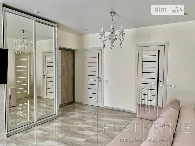 Sale of 2-room apartment 72 sq. m on Valeriy Lobanovskyi Ave.