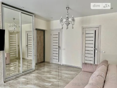 Sale of 2-room apartment 72 sq. m on Valeriy Lobanovskyi Ave.