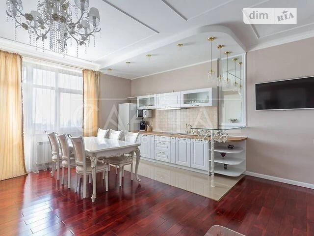 Sale of 3-room apartment 91 sq. m. on Konovaltsya Yevhena 44A street •