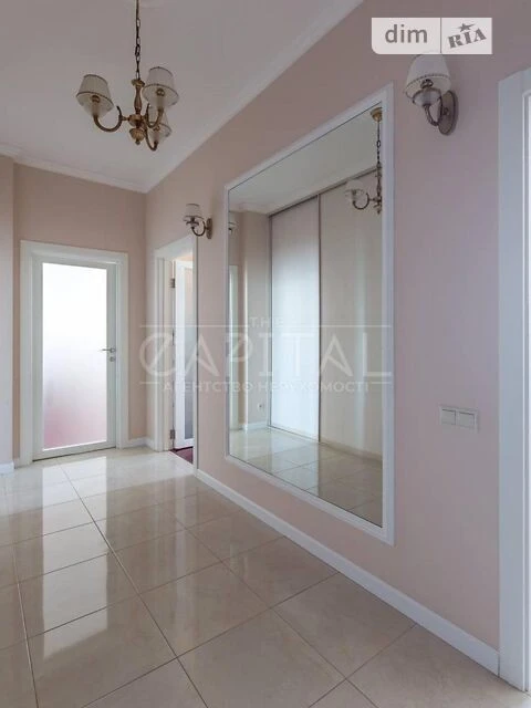 Sale of 3-room apartment 91 sq. m. on Konovaltsya Yevhena 44A street •