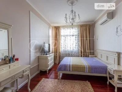 Sale of 3-room apartment 91 sq. m. on Konovaltsya Yevhena 44A street •