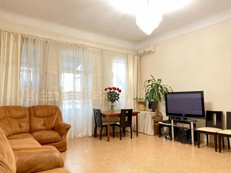 Продается 4к с ремонтом в Центре, сертификат можно.