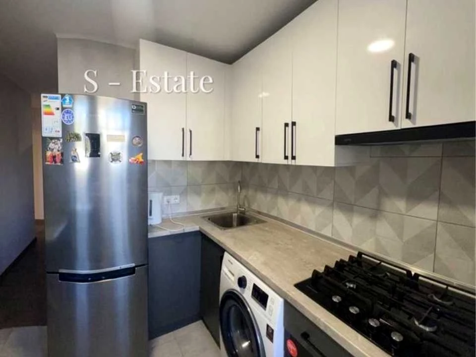 Apartment. Kharkiv, Poltava Shlyakh St., 184a, k.