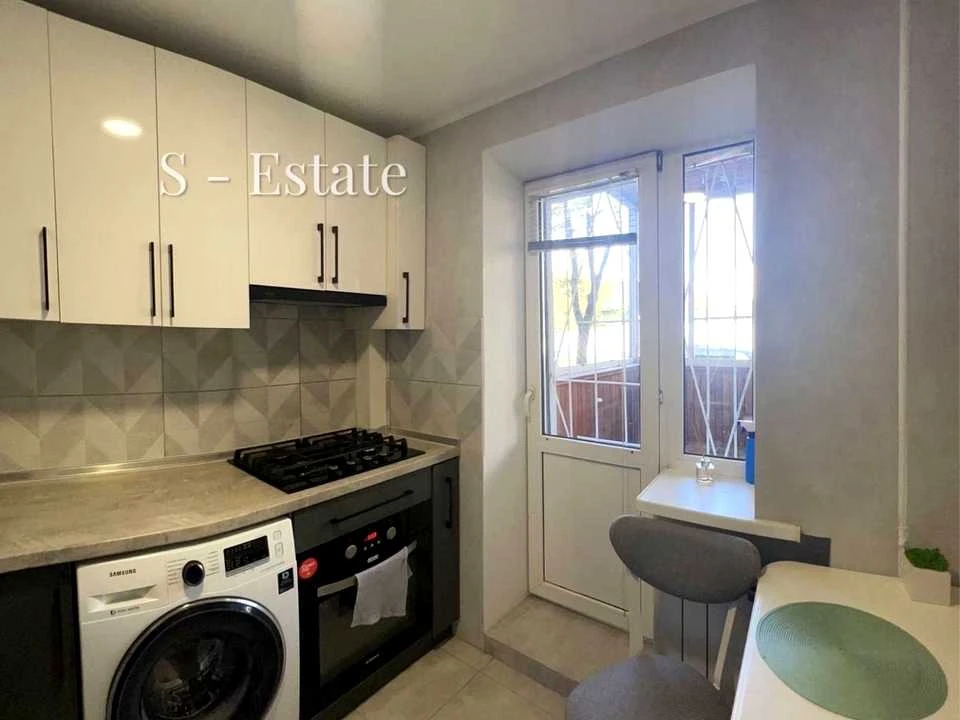 Apartment. Kharkiv, Poltava Shlyakh St., 184a, k.