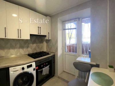 Apartment. Kharkiv, Poltava Shlyakh St., 184a, k.