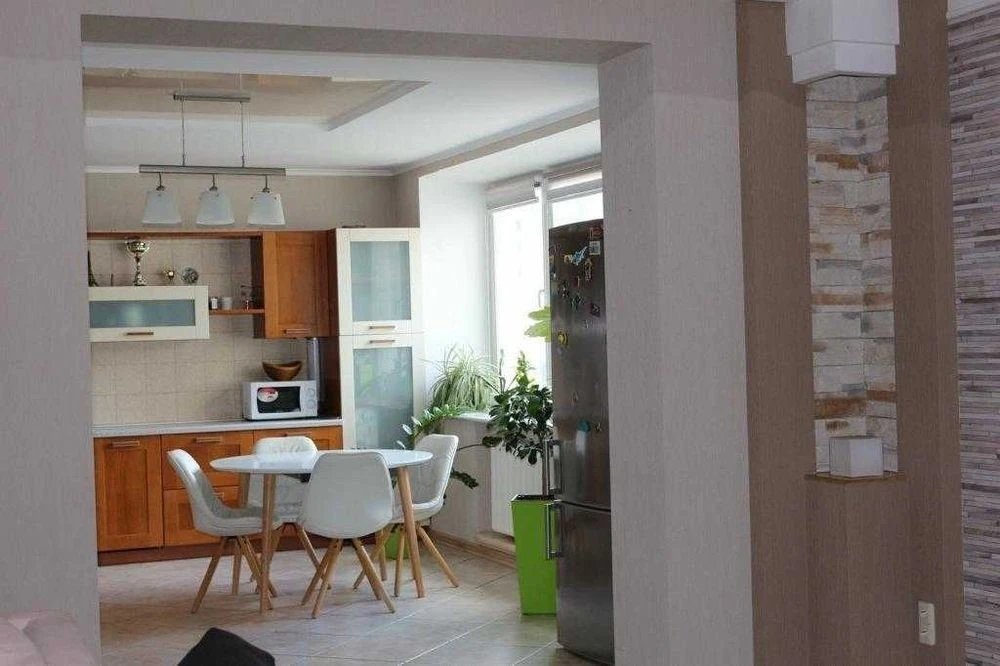 Specified 3-room apartment 157 sq. m on Volodymyr Ivasyuk Ave. 24
