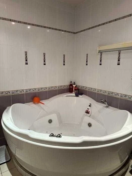 Specified 3-room apartment 157 sq. m on Volodymyr Ivasyuk Ave. 24