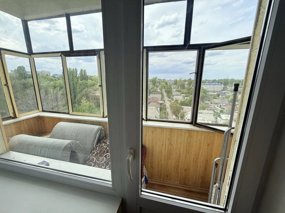 I am selling a 4-room apartment with renovation.