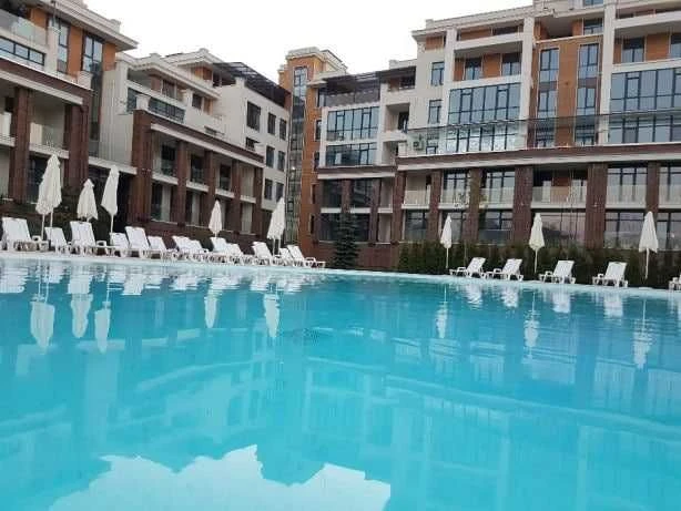 I will sell an apartment with a terrace in the elite Comfort City residential complex of 58.7 m²